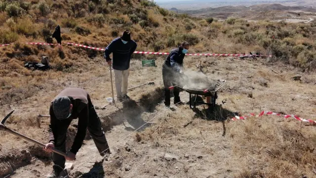 Farlete inicia la exhumación en una cuneta donde podrían encontrarse varios cuerpos de la época de la Guerra Civil