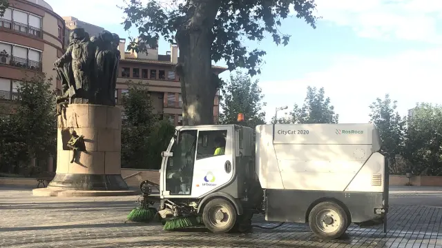 Más personal y maquinaria para el servicio de limpieza viaria en Monzón