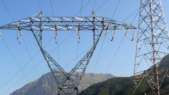 Endesa invierte 129.000 euros en la reforma de la línea eléctrica Ansó-Roncal