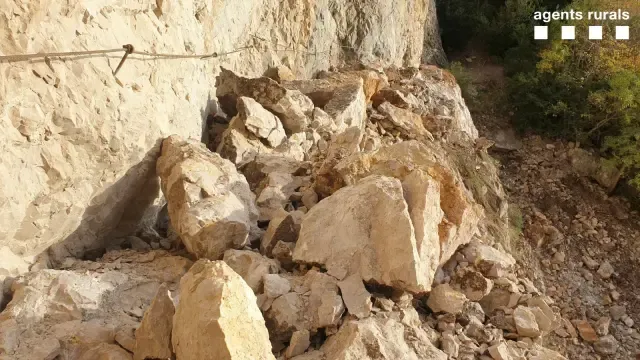 Un desprendimiento de rocas ha obligado a cerrar todos los accesos al Congosto de Mont-rebei