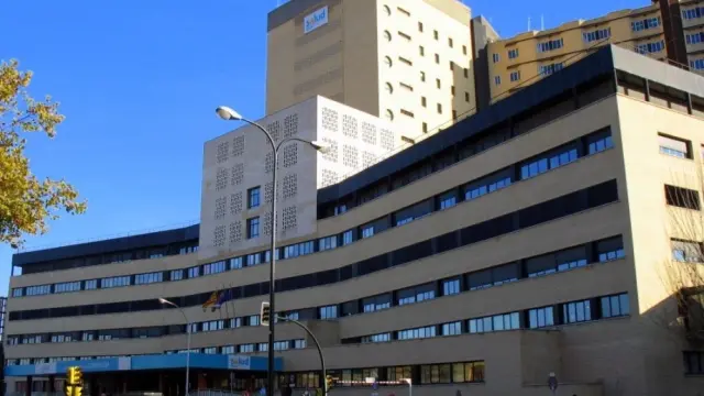 La UCI del Hospital Clínico de Zaragoza está próxima al "colapso" con 49 camas ocupadas de 51