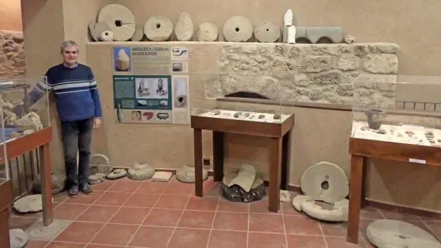 Un museo paleontológico, varias empresas y seis nacionalidades entre la veintena de vecinos de Lamata