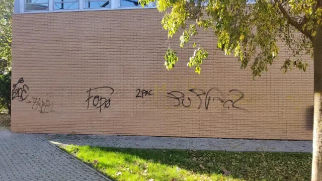 Campaña especial de limpieza de grafittis en Fraga