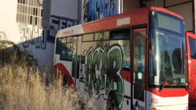La Policía Nacional detiene a un grafitero por causar daños en varios autobuses en Huesca