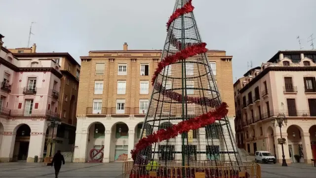 Un total de 247 motivos navideños harán brillar 30 calles de Huesca esta Navidad