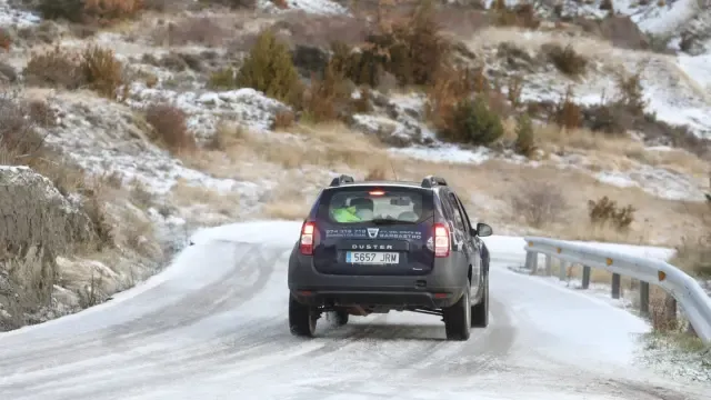 Una gran nevada cubre el Pirineo de Huesca y causa afecciones en las carreteras y el ferrocarril