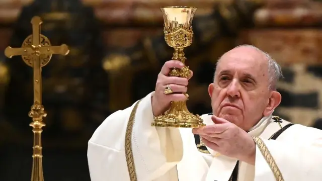 El papa critica a los que salen de vacaciones sin cumplir las restricciones