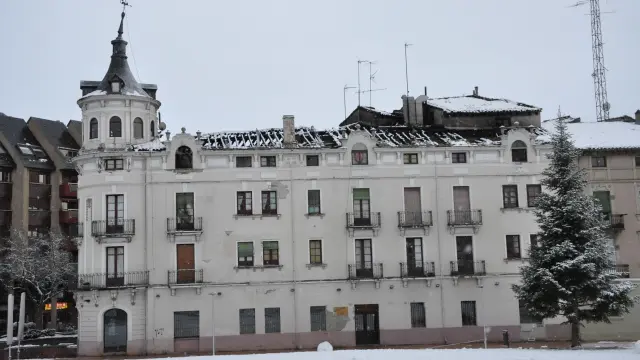 Casa La Rubia de Jaca no sufre daños en su estructura tras el espectacular incendio