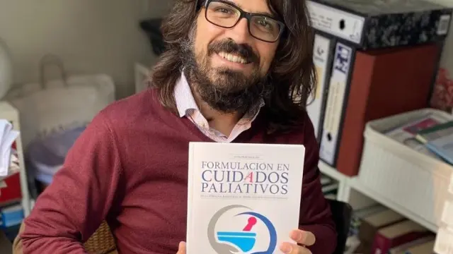 El barbastrense Edgar Abarca participa en una guía de formulación en cuidados paliativos