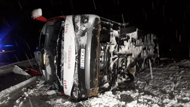 Una placa de hielo, la causa más probable del accidente del autobús que cubría la línea Huesca-Zaragoza