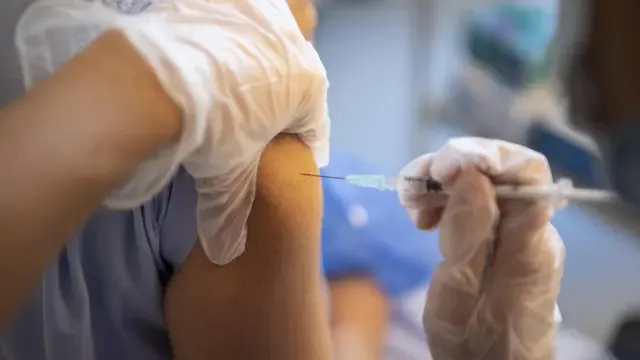 Aragón recibe una nueva remesa de vacunas que permite reservas de emergencia