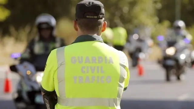 La Guardia Civil detiene en Nueno a un joven con droga al darle el alto por no llevar neumáticos de invierno