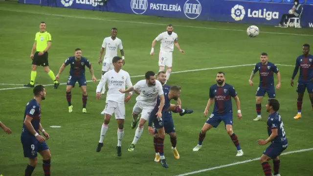 El Huesca, castigado por los rechaces en su partido ante el Real Madrid (1-2)