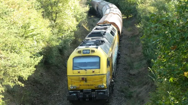 Tren entre Jaca y Canfranc