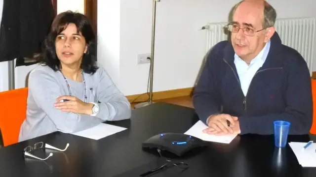 Ángeles Pérez y Carlos Gómez, directora en funciones y exdirector del centro de la Uned.