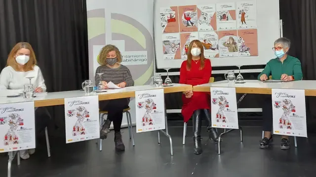 Lidia Ferrer, Marisa Morillo, Berta Fernández, María Jesús Acín y Pilara Piedrafita, en la presentación.