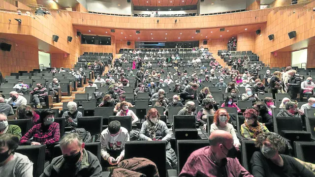 Asistentes a un acto cultural en el Palacio de Congresos de Huesca