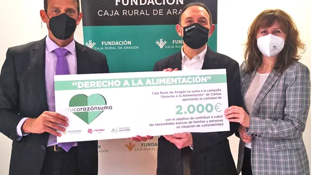 Entrega del donativo de la campaña llevada a cabo bajo el lema #TuCorazónSuma