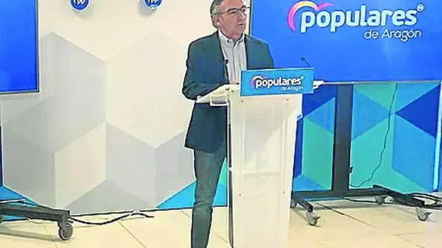 El presidente del PP de Aragón, Luis María Beamonte, durante su comparecencia en rueda de prensa.