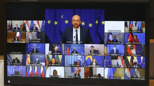 El presidente del Consejo Europeo, Charles Michel, en la imagen, con el resto de jefes de Estado.