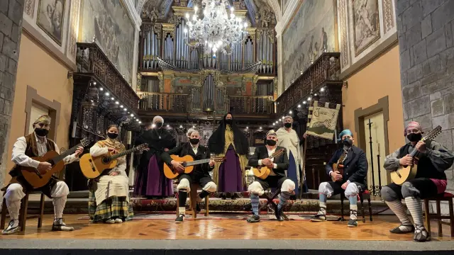Interpretación de la Jota del Encuentro por el grupo Uruel en la catedral de Jaca.