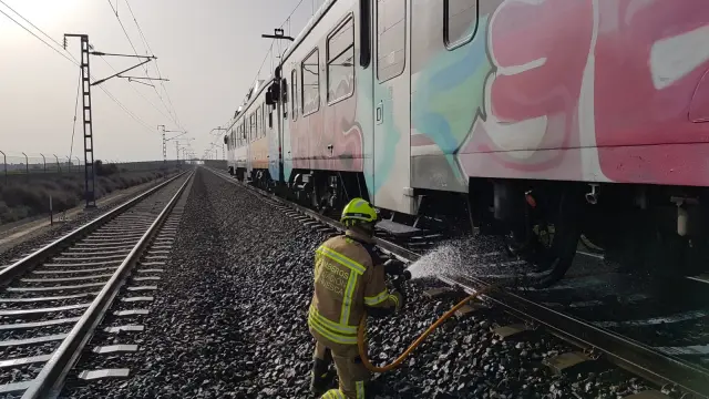 Efectivos del SPEIS han sofocado el incendio en el tren de Canfranc
