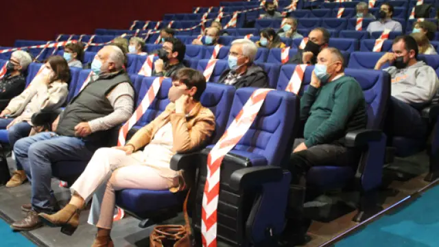 La reunión tuvo lugar en el Cine-teatro “El Molino” de Sariñena.