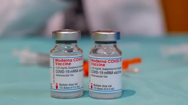 Dosis de vacunas de Moderna.