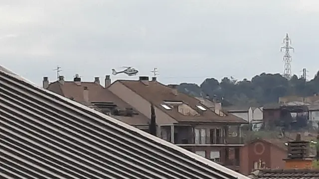 El helicóptero sobrevuela la zona de búsqueda