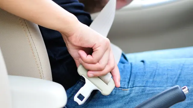 La DGT lleva a cabo una campaña para concienciar del uso del cinturón al volante