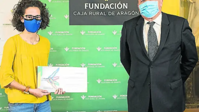 Entrega del cheque a la asociación Amo de Monzón, centrada en apoyar al autismo en al Zona Oriental de Huesca