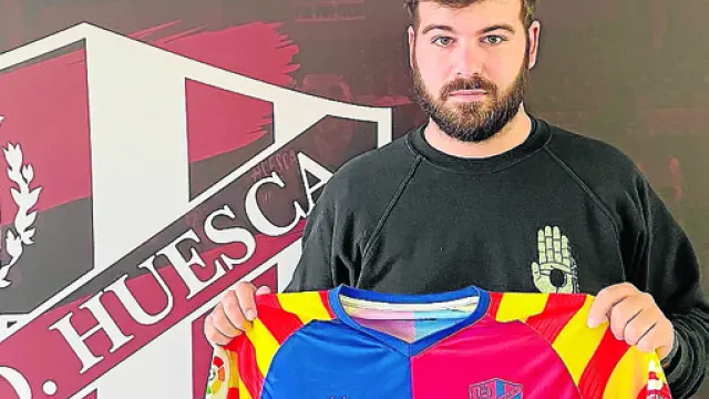 Jorge Lasaosa, con la camiseta del Huesca-Getafe.