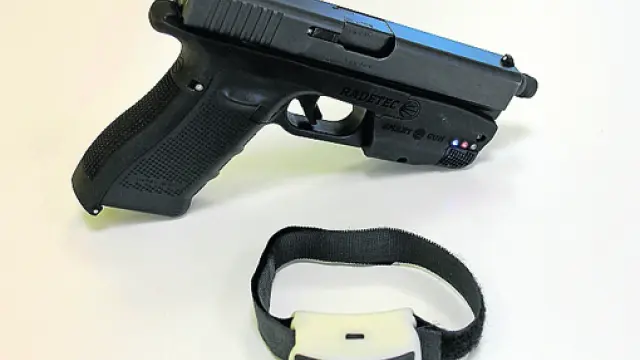 La nueva pistola evita que un delincuente la pueda disparar al arrebatársela al agente autorizado