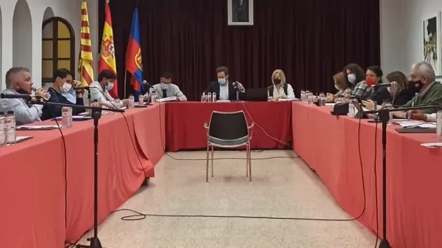Imagen del pleno del Ayuntamiento de Monzón.