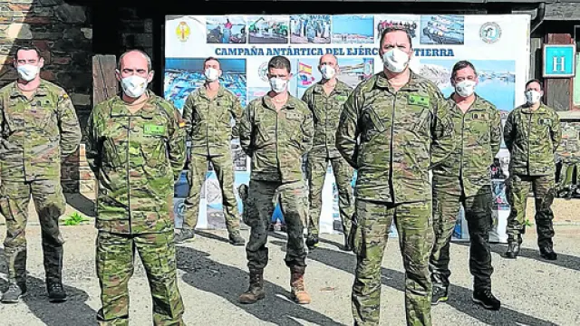 Miembros del grupo de la XXXV Campaña Antártica del Ejército de Tierra.