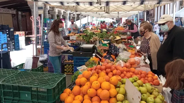 Los mercados de frutas y hortalizas han formado uno solo en Barbastro.
