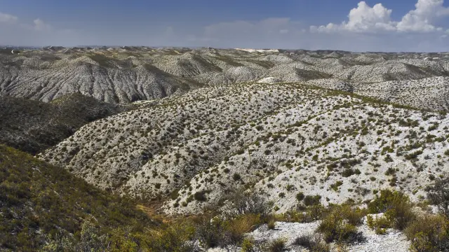 Montes de yesos en el Saso de Osera.