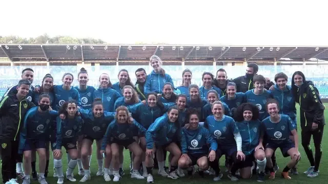 El equipo femenino del Huesca, el pasado miércoles en El Alcoraz.