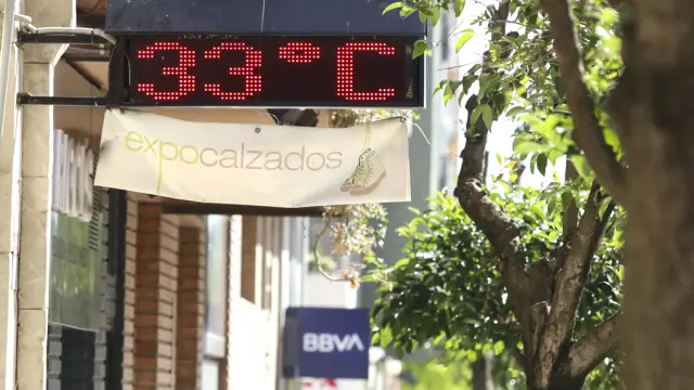 Este termómetro de la ciudad registró ayer 33 grados, y para esta semana se esperan máximas de 32.