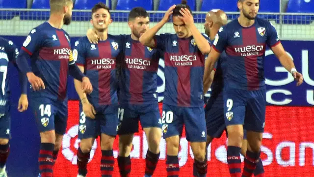 Jugadores de la SD Huesca en partido contre el Athletic de Bilbao