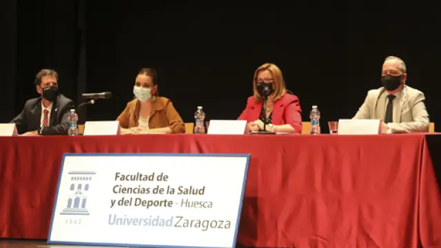 Maru Díaz, segunda por la izquierda, durante el acto de graduación.