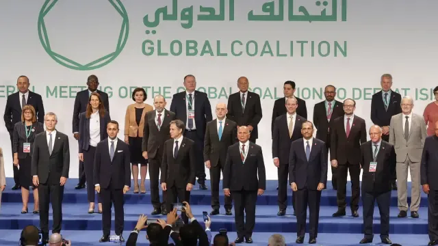 Ministros de Exteriores y representantes de los 83 países de la coalición internacional contra el Estado Islámico