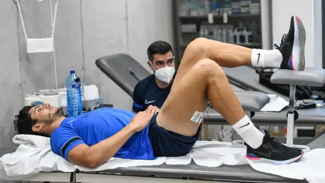 Cristian Salvador, uno de los tres fichajes que ha hecho el Huesca, pasó ayer las pruebas médicas previas a la temporada.