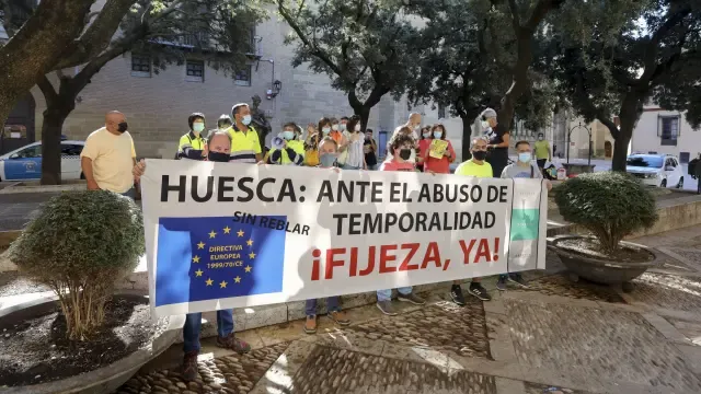Concentración en Huesca en contra de los abusos de temporalidad
