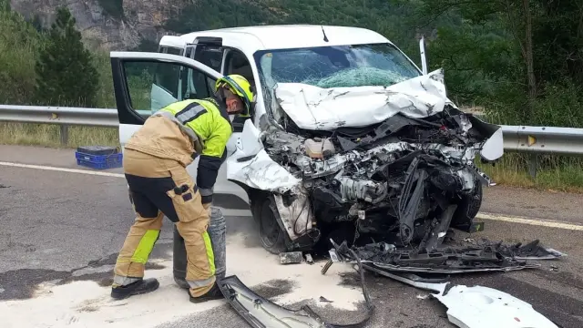 Imagen del automóvil siniestrado en el accidente de Búbal.