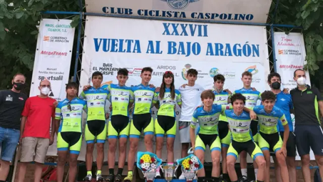 Ciclistas del Vive Huesca La Magia en la carrera celebrada los últimos días.