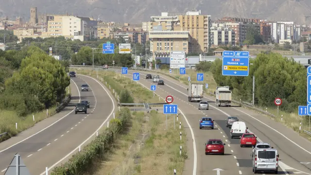 Imagen del tráfico este viernes en la A-23 a su paso por Huesca.