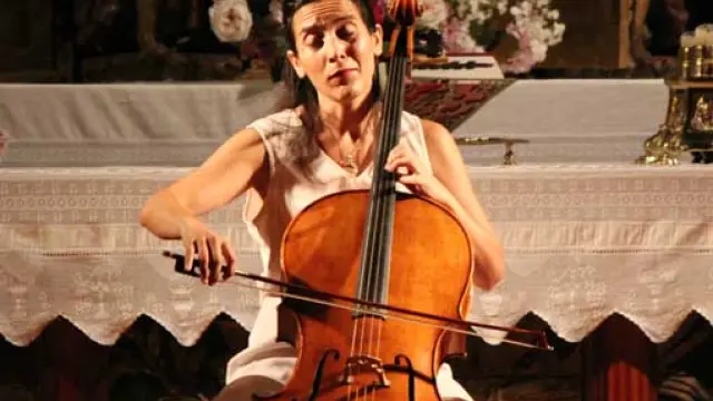 La violonchelista Iris Azquinezer creó un ambiente mágico donde la música fue la protagonista.