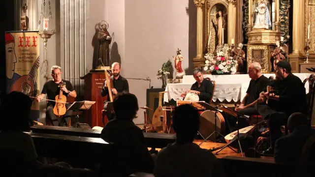Capella de Ministrers ofreció un concierto en la iglesia de San Martín de Hecho.