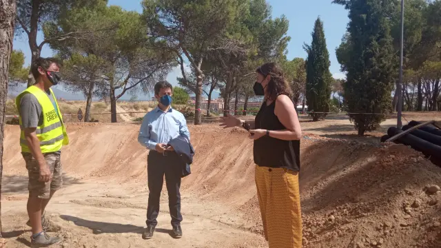 El alcalde de Huesca y la concejala de Urbanismo han visitado las obras que marchan según lo previsto